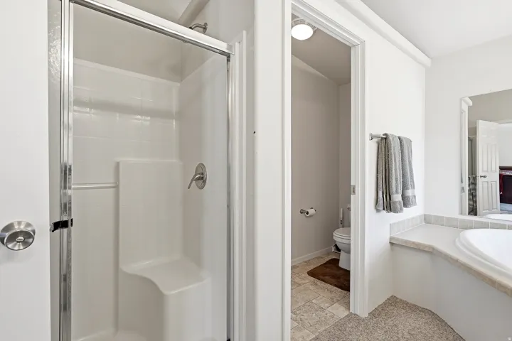 Shower enclosure with a built-in seat and chrome hardware