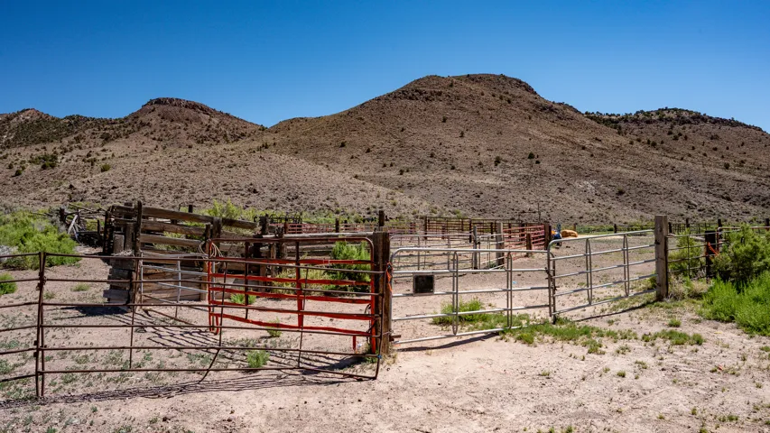 Extensive fenced enclosures with varied gate systems