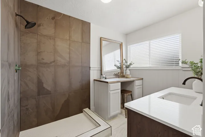 Ensuite. Contemporary bathroom featuring a large walk-in shower with slate-style tiling.