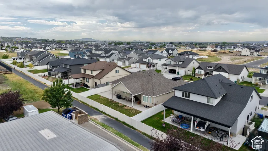 Expansive neighborhood featuring numerous detached residences with varied architectural styles