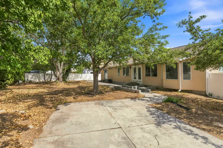 Spacious front yard with mature trees providing ample shade