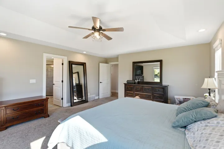 Tray ceiling with recessed lighting