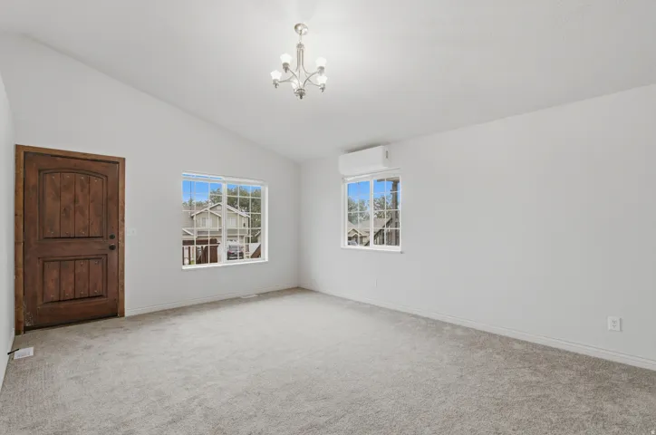 1424 N Spring Mountain Dr, Springville, Utah 84663