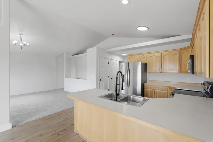 1424 N Spring Mountain Dr, Springville, Utah 84663
