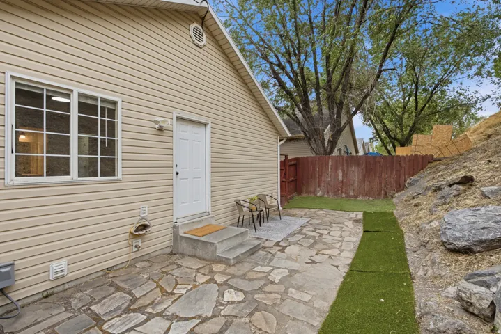 1424 N Spring Mountain Dr, Springville, Utah 84663