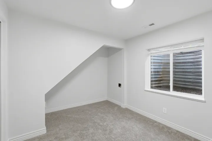 1424 N Spring Mountain Dr, Springville, Utah 84663