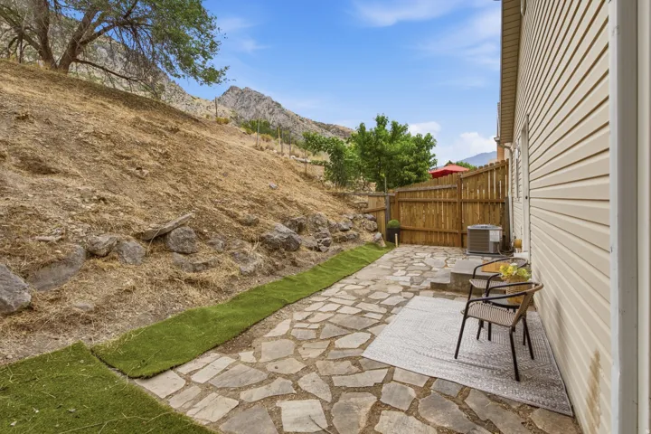 1424 N Spring Mountain Dr, Springville, Utah 84663