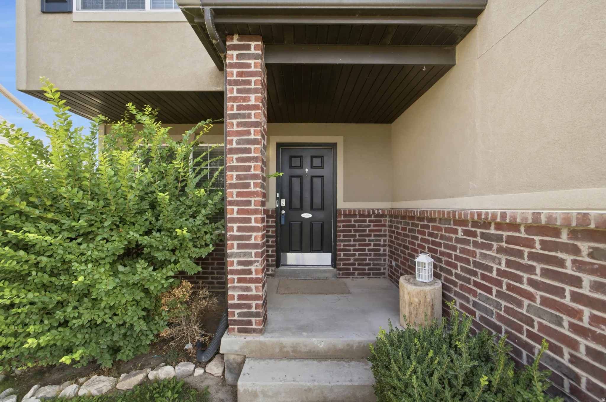 Front entry with concrete steps and landing