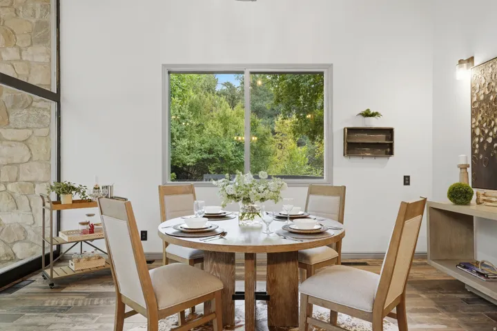 Breakfast nook