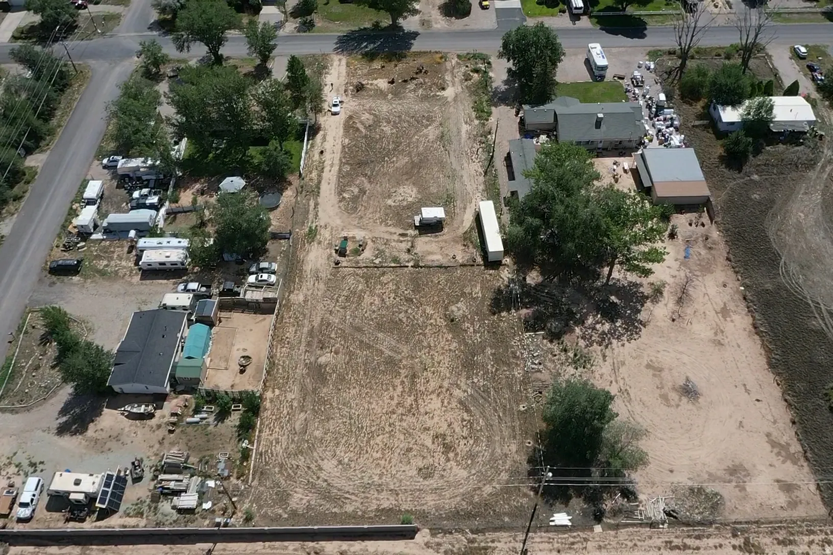 Large undeveloped land parcel with surrounding established properties
