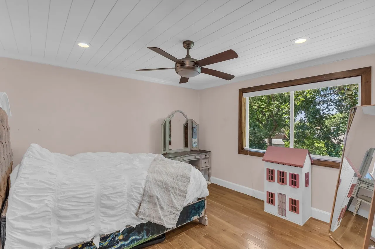 Bedroom featuring hardwood flooring, a white shiplap ceiling, recessed lighting, and a ceiling fan