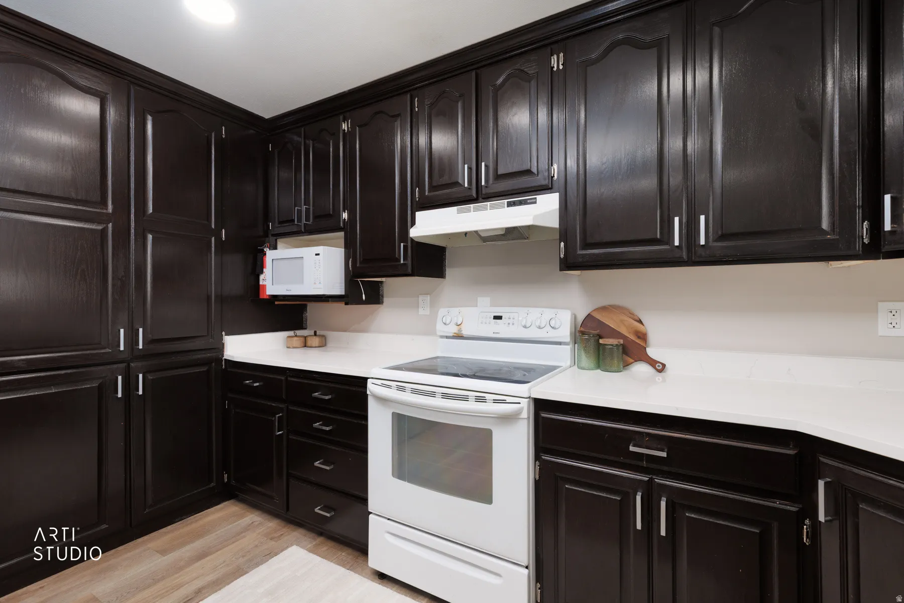 Large cupboard spaces