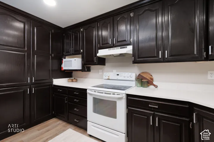 Large cupboard spaces