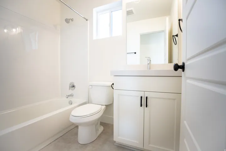 Full upstairs bathroom