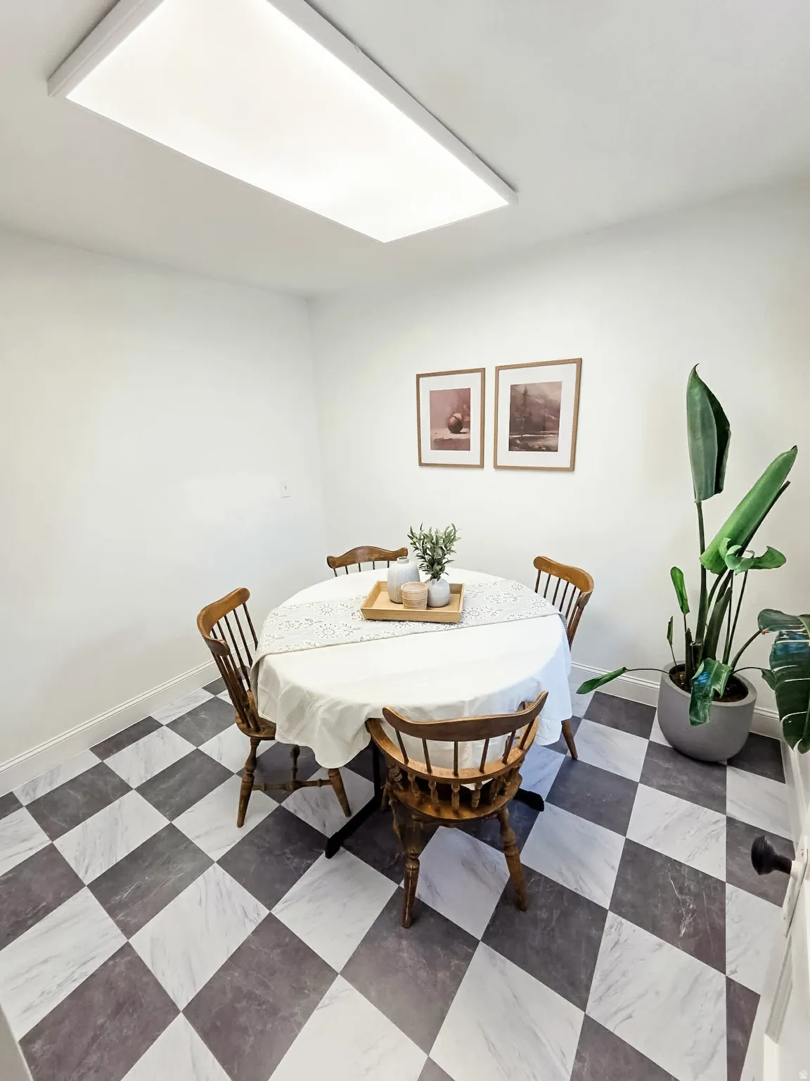 Dining area or potential 4th bedroom or 2nd bathroom space
