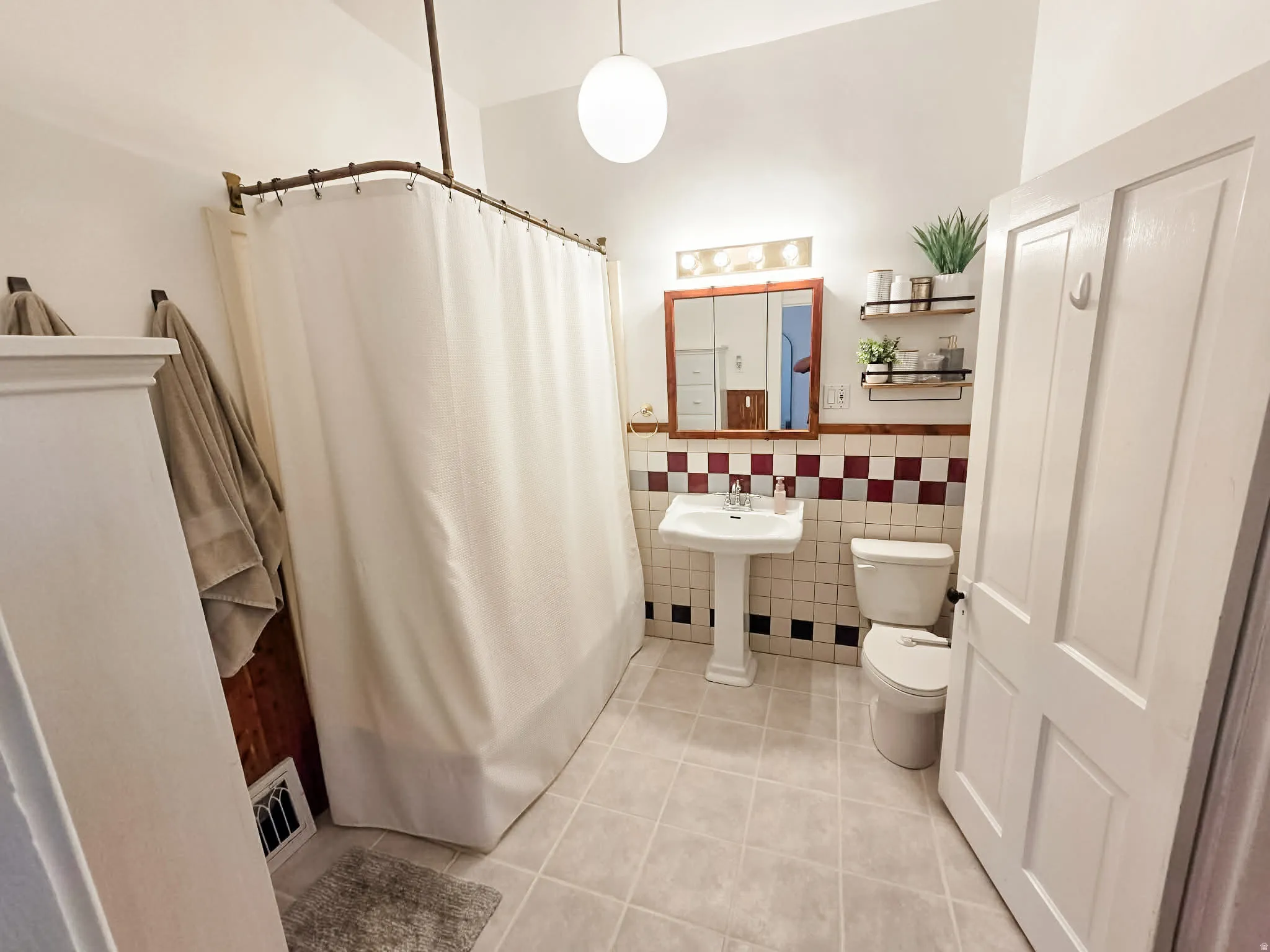 Full Bathroom