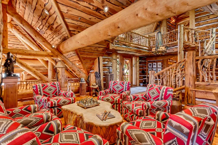 Exposed log beam construction throughout