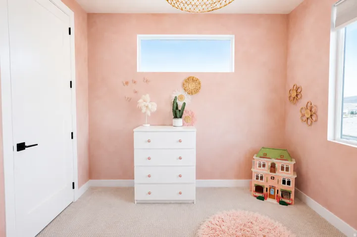 Light-toned wall finish, white window trim, and neutral carpeting