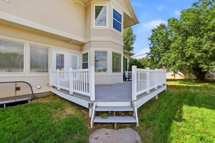 Rear deck with white railing system and stairs to the yard