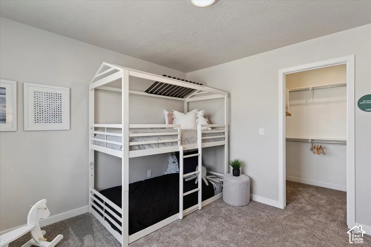 Bedroom with a built-in closet featuring shelving and hanging rods