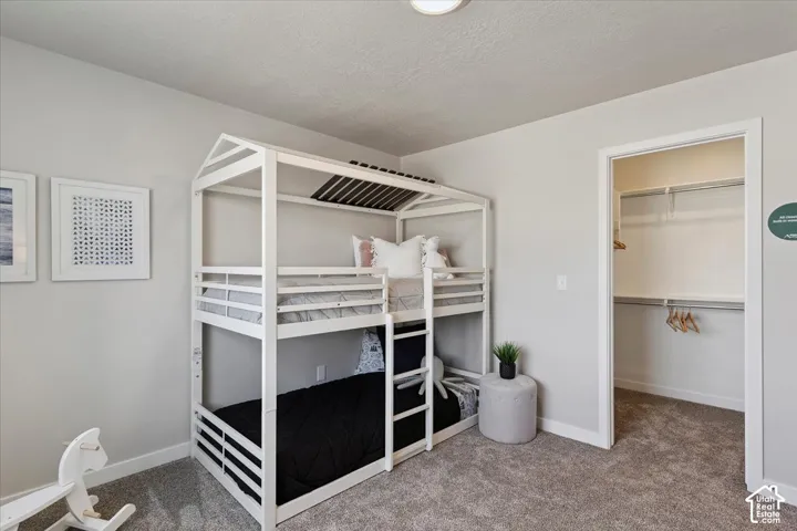 Bedroom with a built-in closet featuring shelving and hanging rods