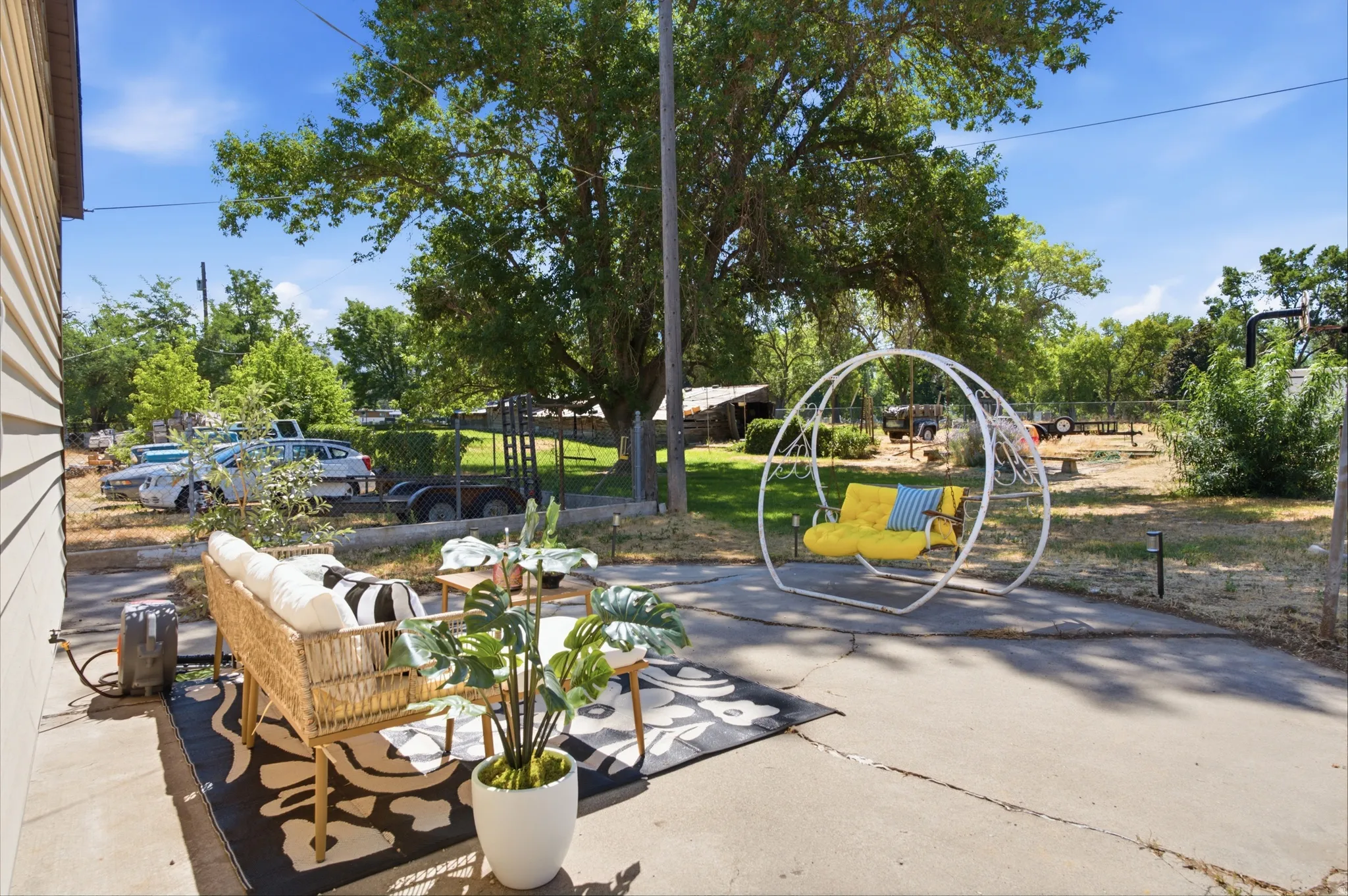 Enjoy the quiet, serene setting!