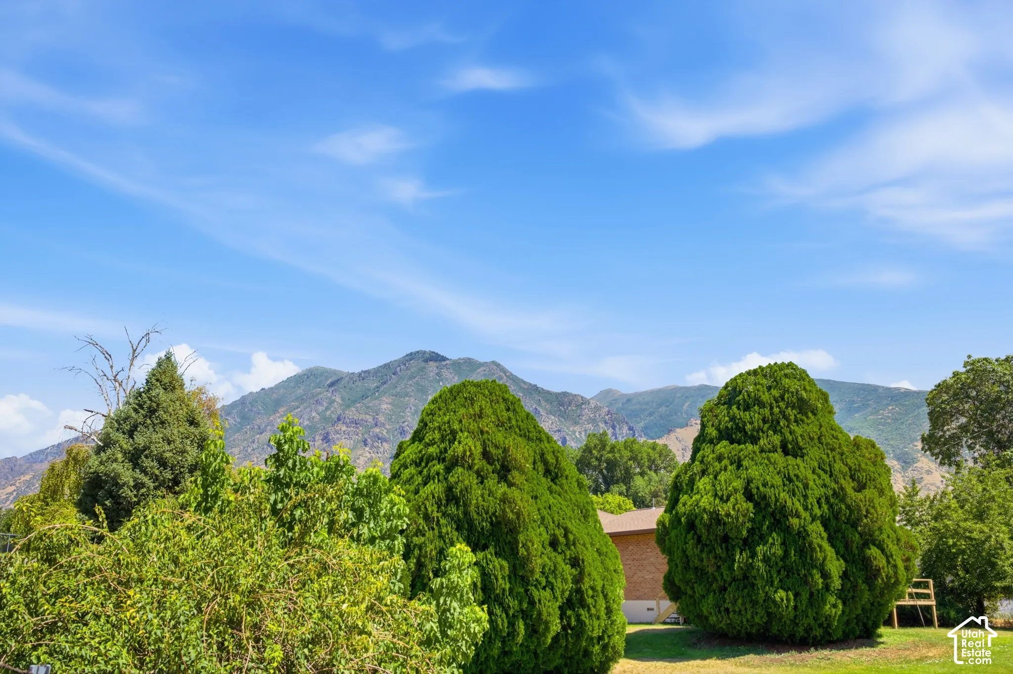 Expansive mountain scenery to the East