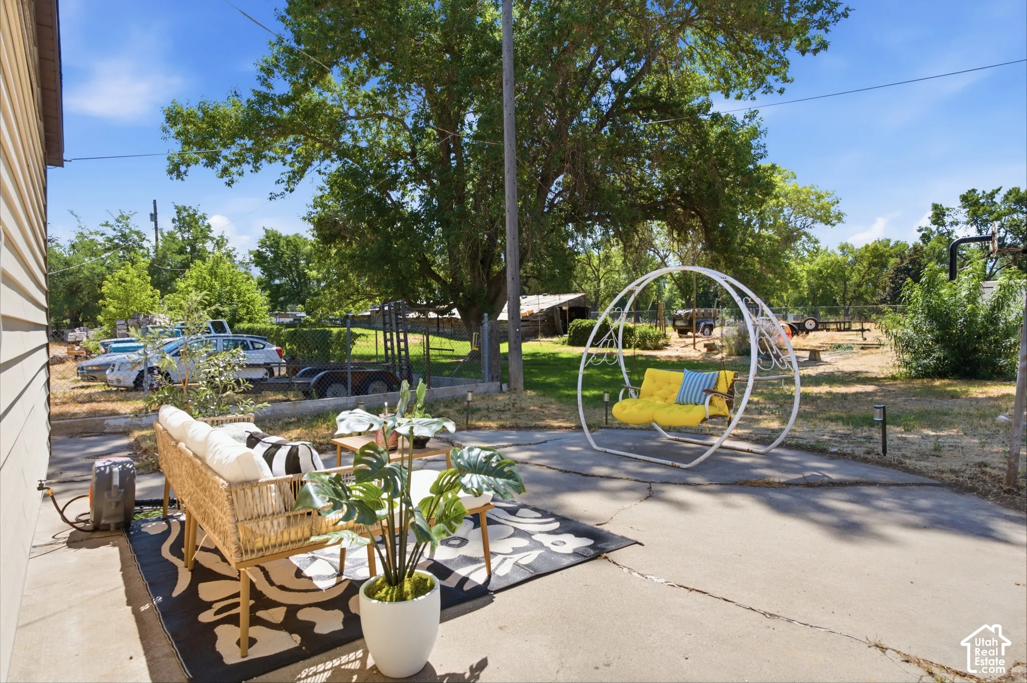 Enjoy the quiet, serene setting!