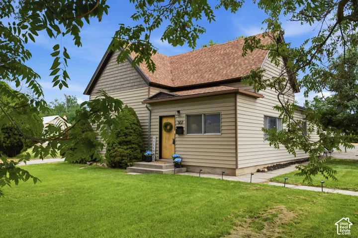 Charming home nestled in a quiet Springville neighborhood.