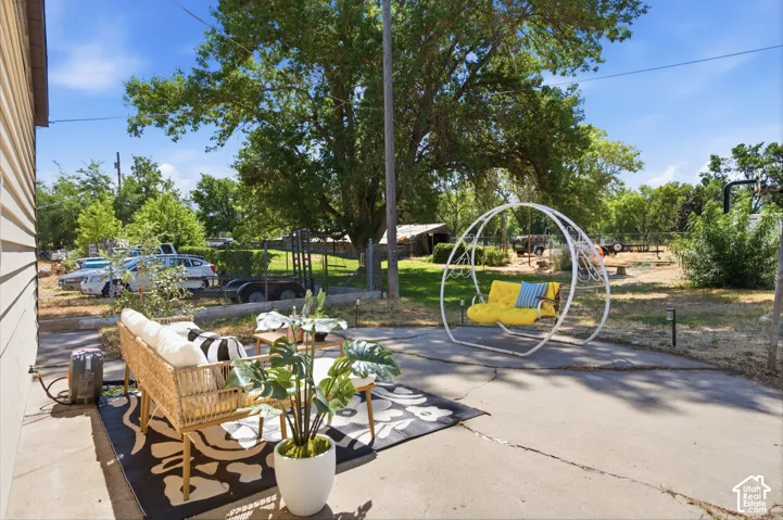 Enjoy the quiet, serene setting!
