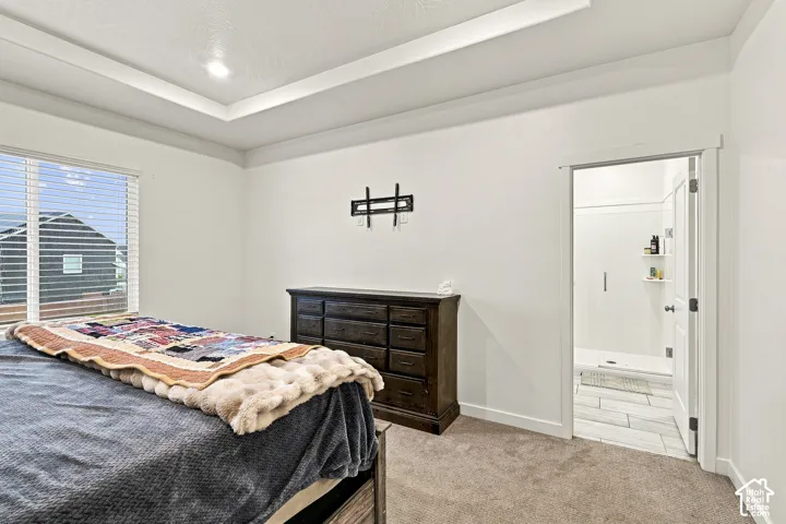 Tray ceiling with recessed lighting