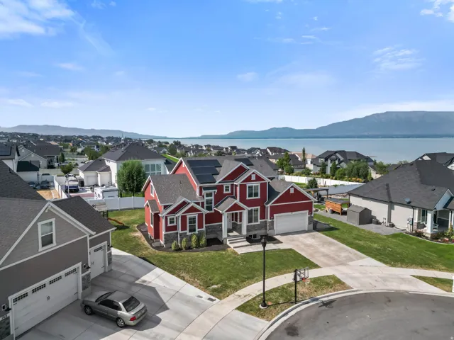 Lake View and and a walk away from the Saratoga Springs Marina