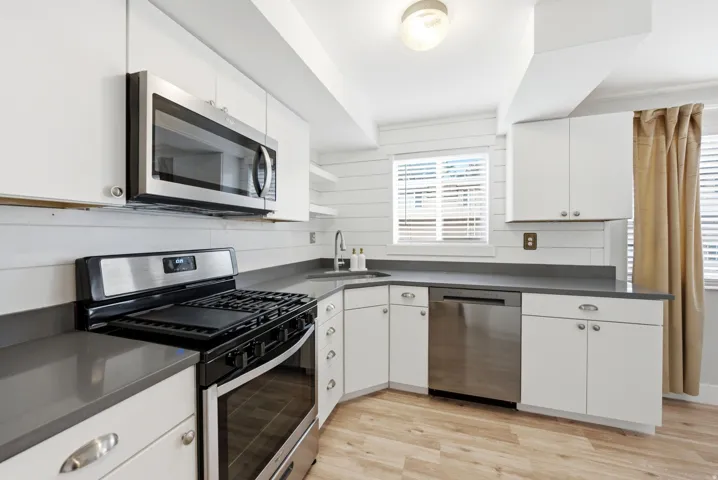 Stainless steel appliances and a gas range make this kitchen a pleasure to cook in!