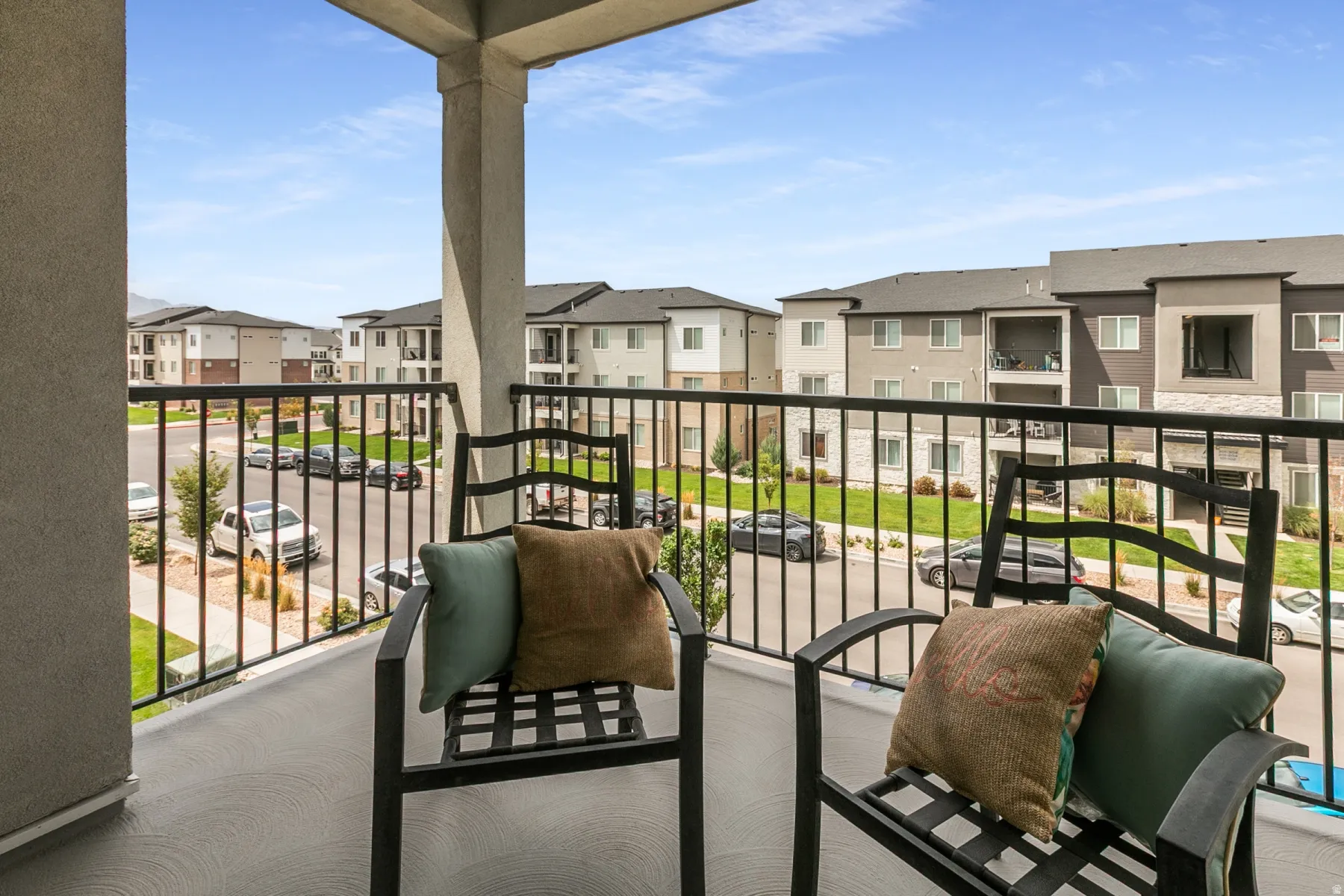 Private balcony featuring a concrete floor and black metal railing