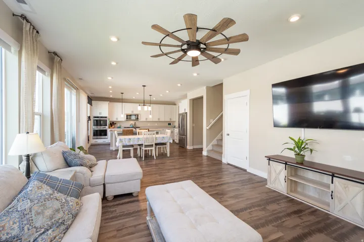 3044 S Edgewater Ln, Syracuse, Utah 84075