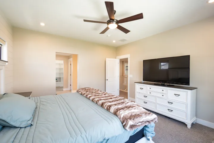 3044 S Edgewater Ln, Syracuse, Utah 84075