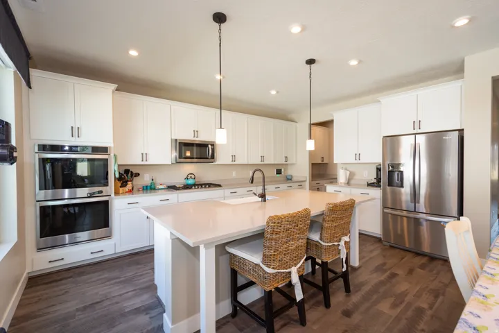 3044 S Edgewater Ln, Syracuse, Utah 84075
