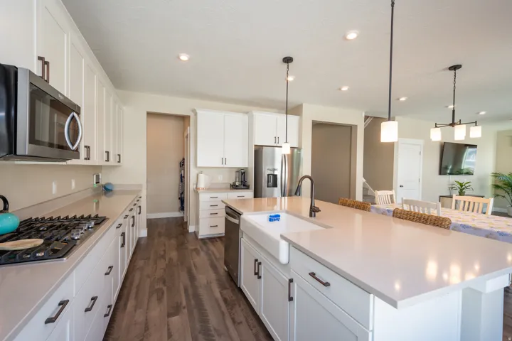 3044 S Edgewater Ln, Syracuse, Utah 84075