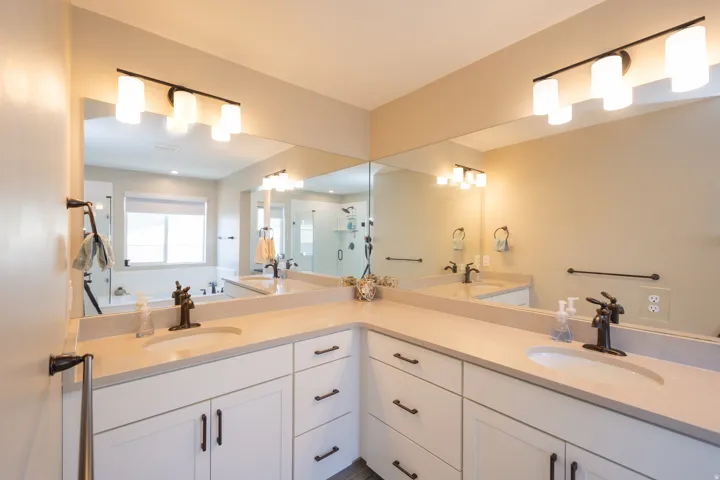 3044 S Edgewater Ln, Syracuse, Utah 84075