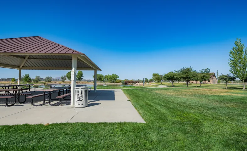 3044 S Edgewater Ln, Syracuse, Utah 84075