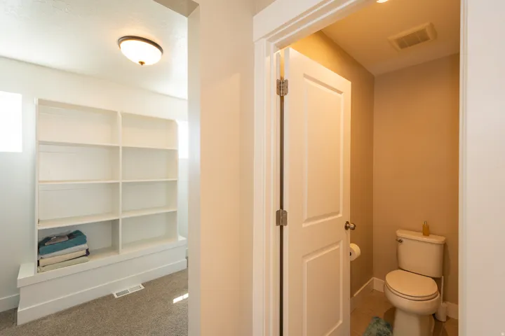 3044 S Edgewater Ln, Syracuse, Utah 84075