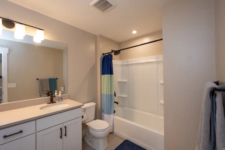 3044 S Edgewater Ln, Syracuse, Utah 84075
