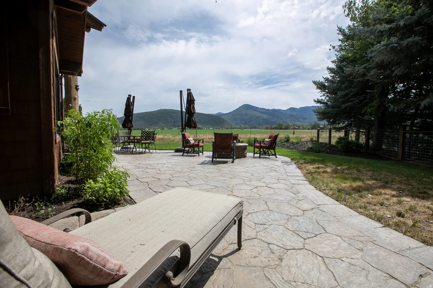 Expansive outdoor patio featuring irregular flagstone pavers