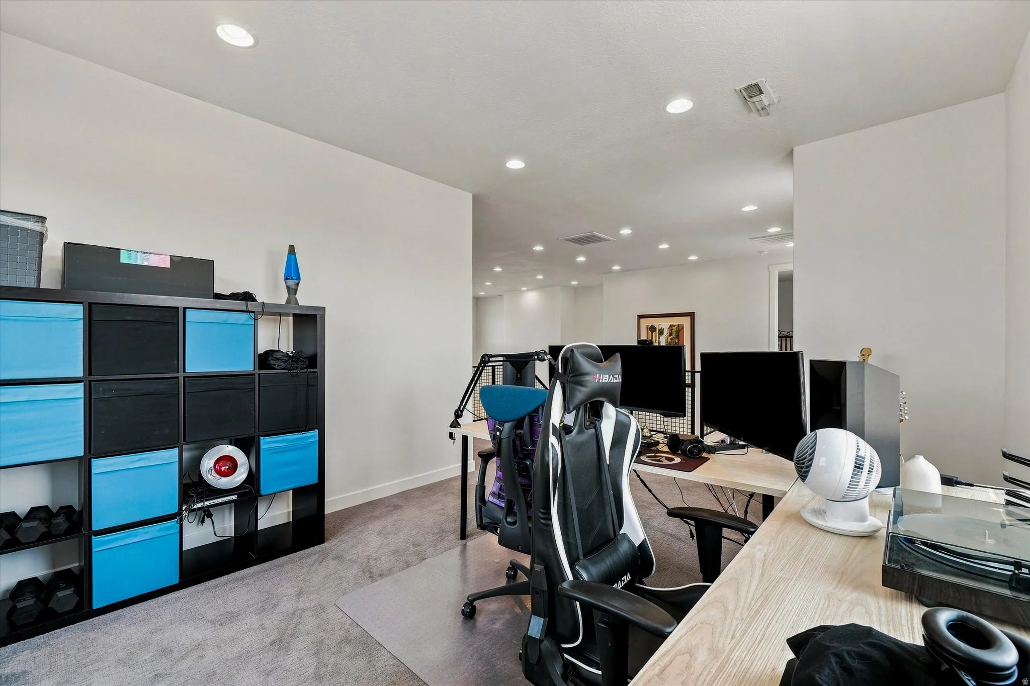 Spacious room featuring neutral carpeting and recessed lighting