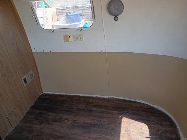 Curved interior wall with a light beige finish and contrasting white upper paneling