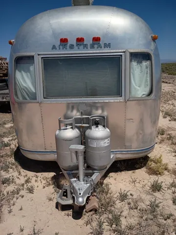 Polished aluminum exterior featuring "Airstream" branding
