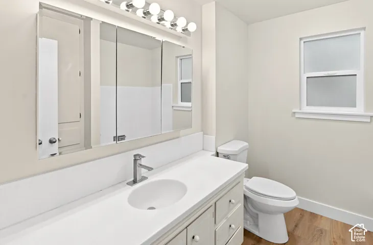 Upstairs Full Bathroom