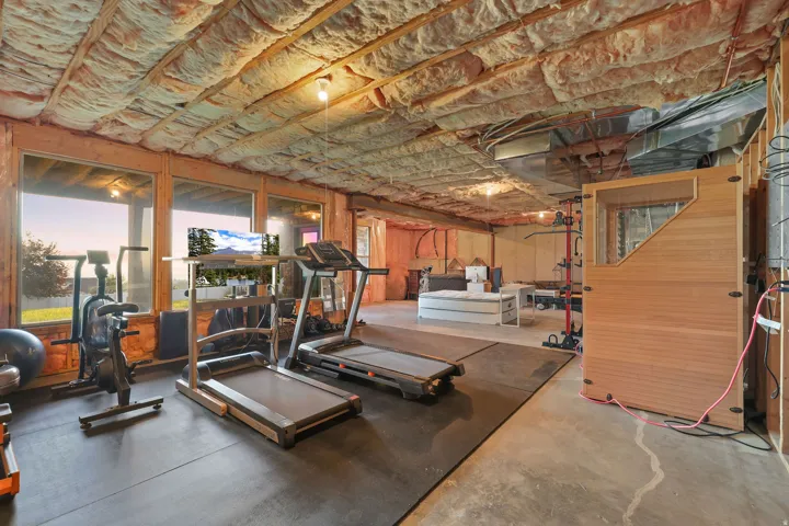 Expansive lower level, unfinished basement area