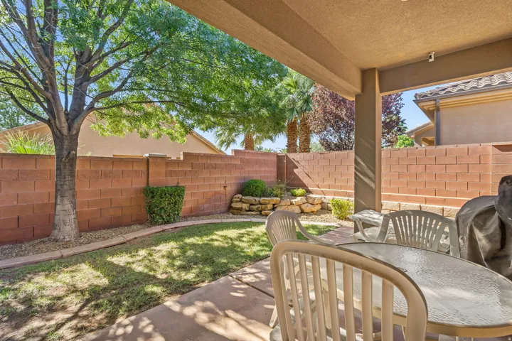 Covered patio with concrete flooring