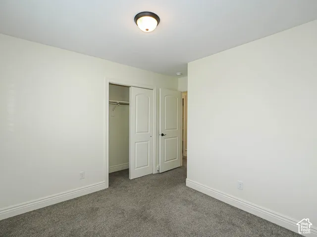 Neutral wall paint with textured carpet flooring